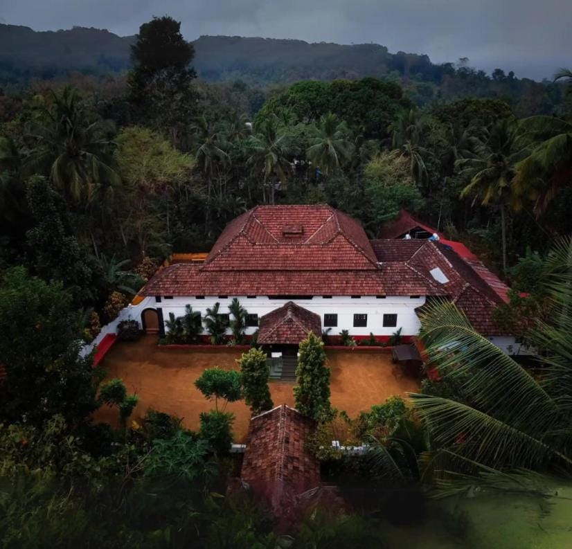 Property building, Day, Natural landscape, Bird's eye view, Mountain view