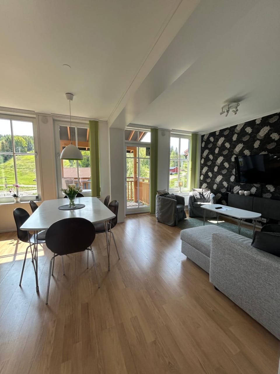 Living room, Seating area, Dining area