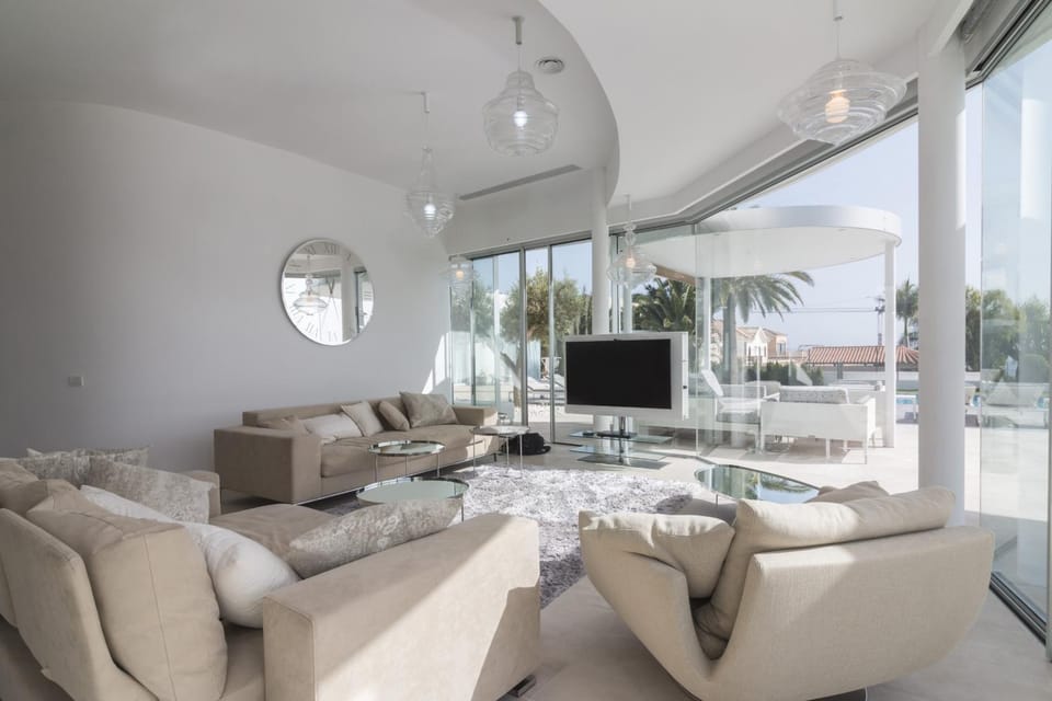 Communal lounge/ TV room, Living room