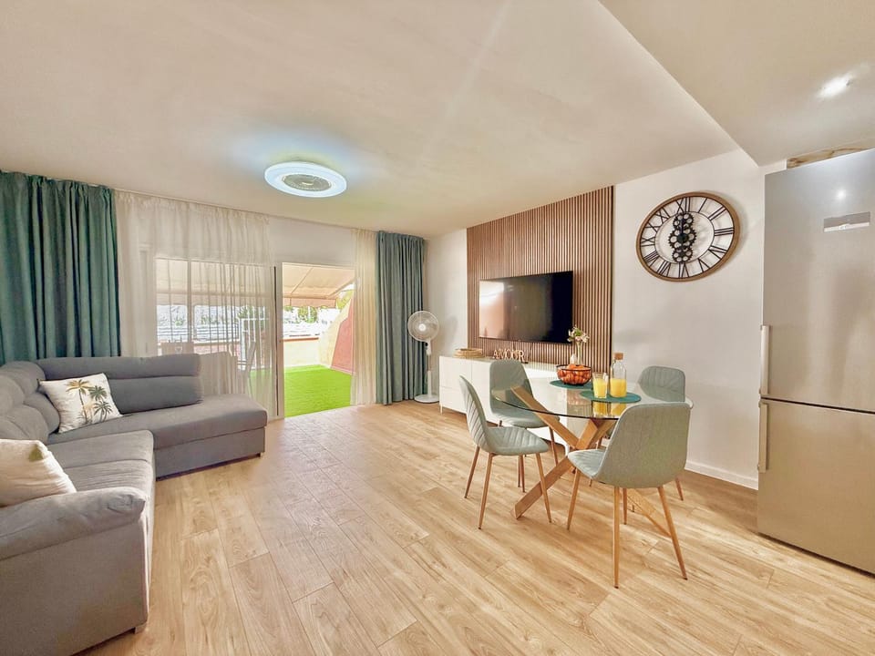 TV and multimedia, Kitchen or kitchenette, Living room, Dining area