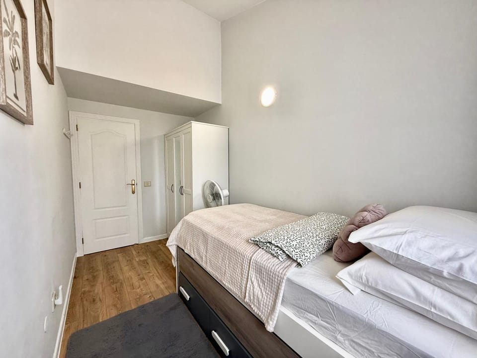 Bed, Bedroom, wardrobe