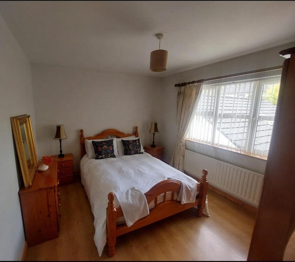 Carndonagh - 3-Bedrooms - Sleeps 6 7 - Garden House in County Donegal