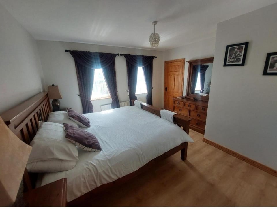 Carndonagh - 3-Bedrooms - Sleeps 6 7 - Garden House in County Donegal