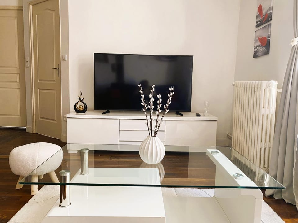 Communal lounge/ TV room, TV and multimedia