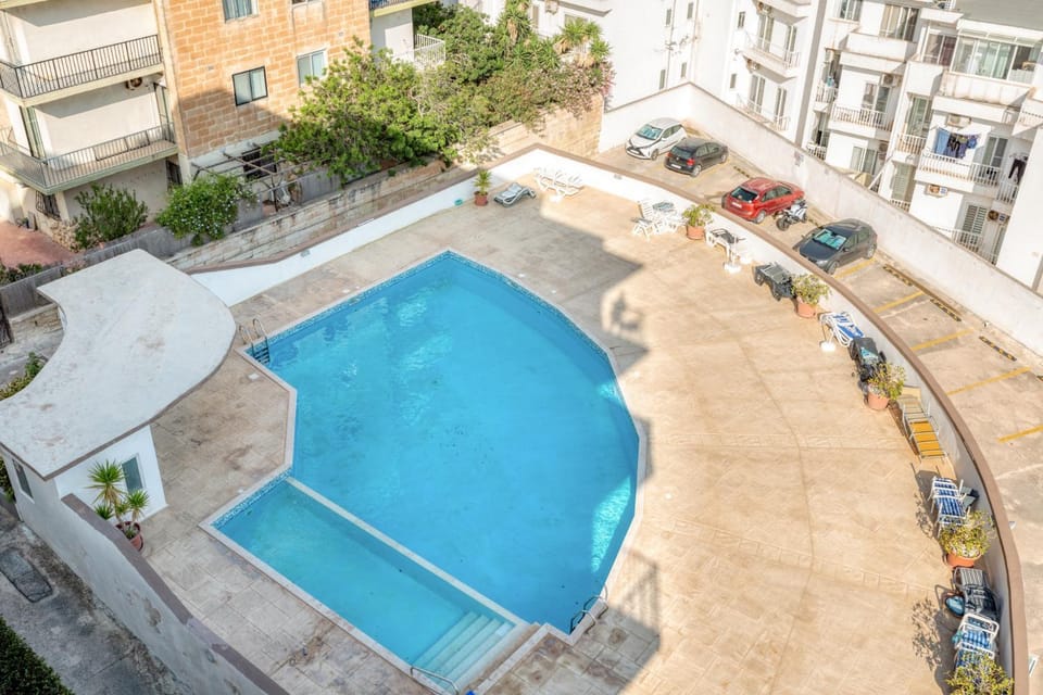 Amazing apartment with pool in Malta Apartment in Saint Julians