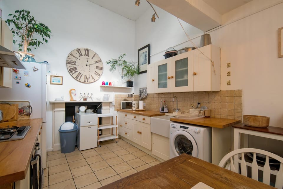 Kitchen or kitchenette, Dining area, Dinner, Dinner, minibar, pet friendly, stove, toaster, washing machine, kitchen, kitchen