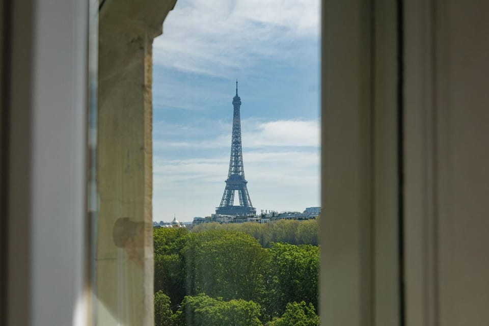 Nearby landmark, Day, Natural landscape