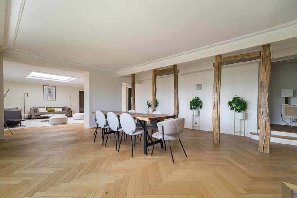 Bed, Living room, Photo of the whole room, Seating area, Dining area, Bedroom