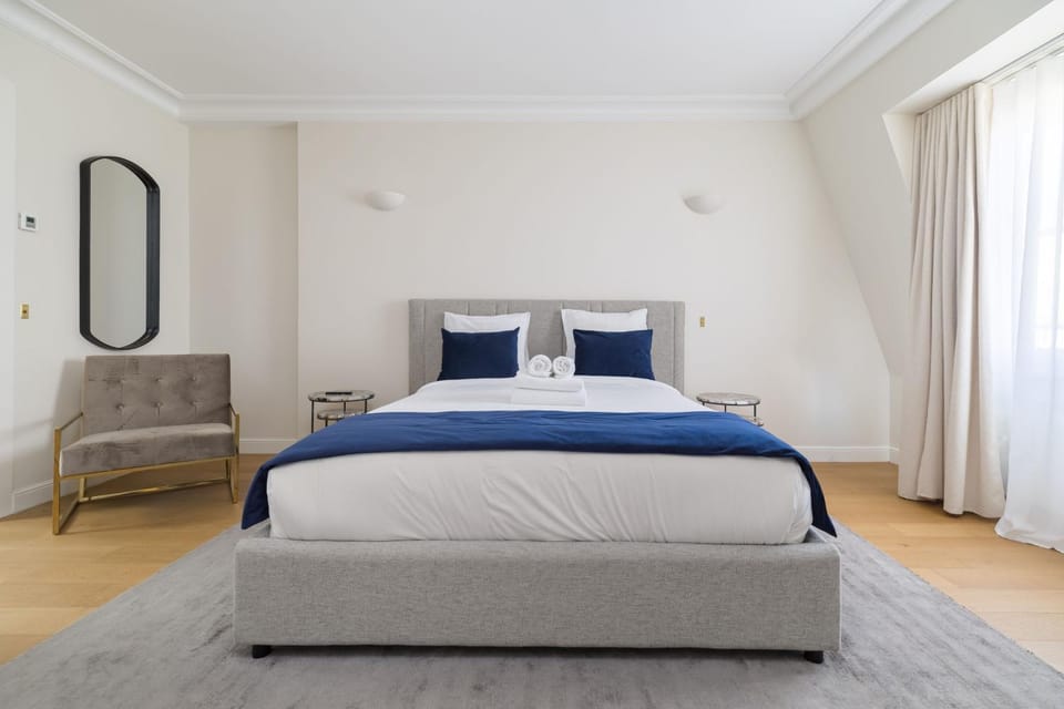 Bed, Photo of the whole room, Bedroom