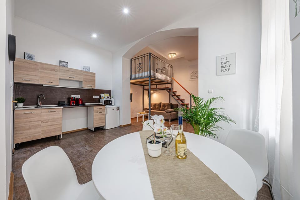 Food and drinks, Dining area, stove, toaster