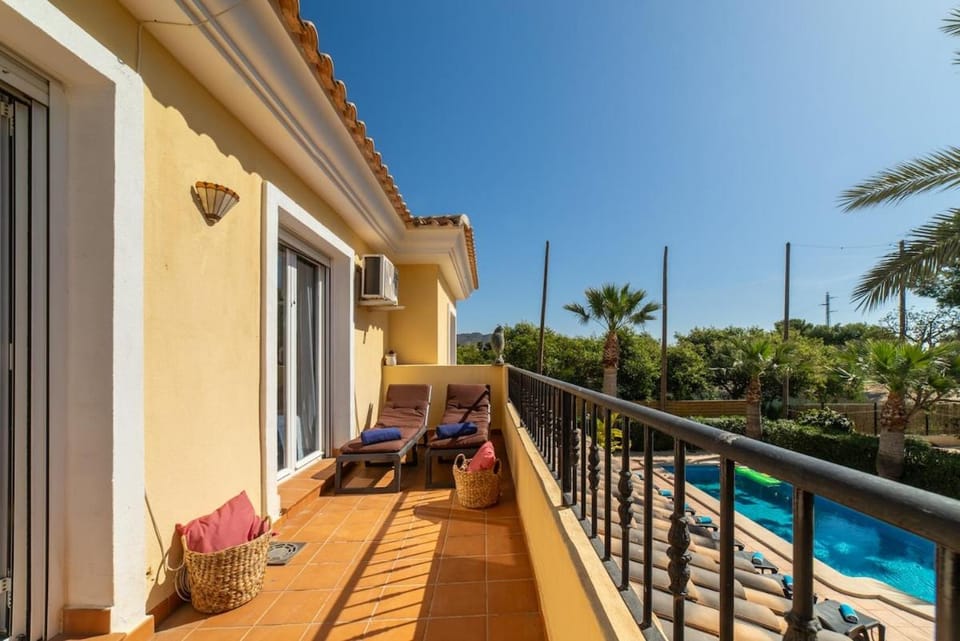 4 Bedroom Luxury Villa with Heated 15m Pool For Up-To 10 Guests Villa in Alacantí