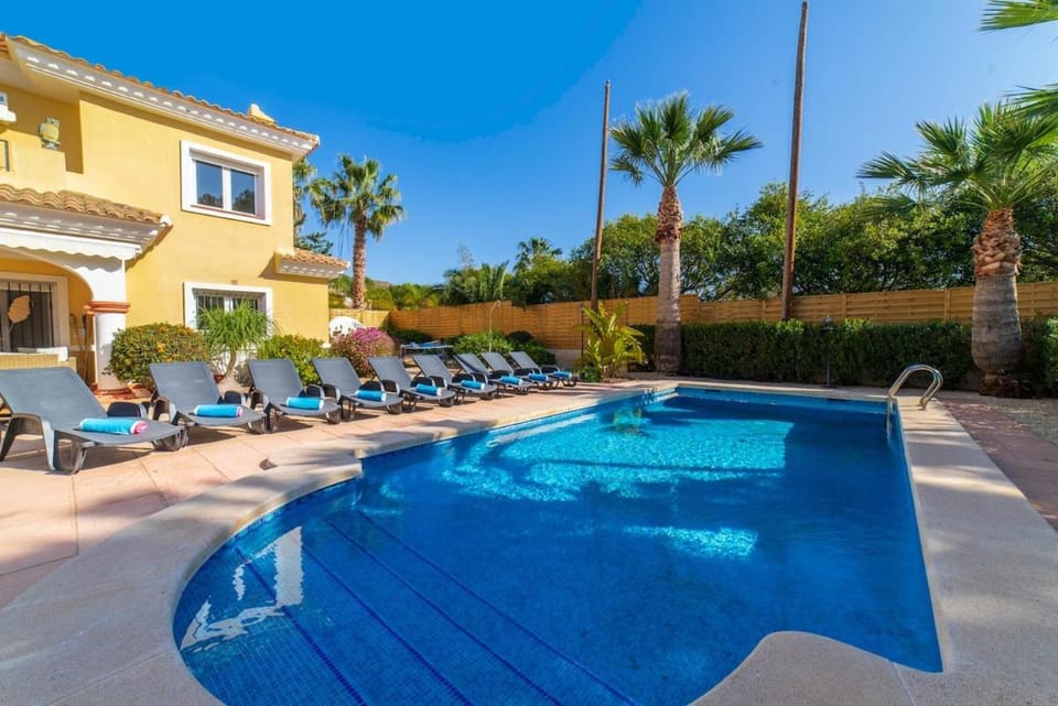 4 Bedroom Luxury Villa with Heated 15m Pool For Up-To 10 Guests Villa in Alacantí