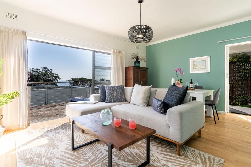 Camps Bay Caprice - 5 min walk to beach Apartment in Camps Bay