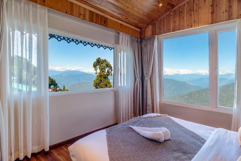 Natural landscape, Bedroom, Mountain view, towels