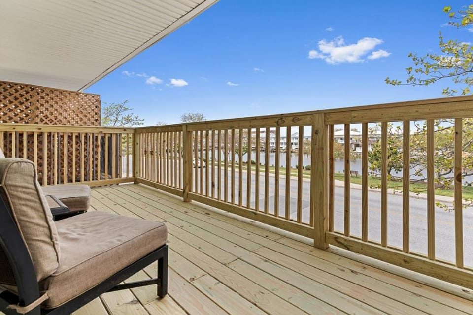 Fully Remodeled 3-Bedroom, 2-Bathroom Retreat Steps from the Beach with Lagoon Views House in Ocean City
