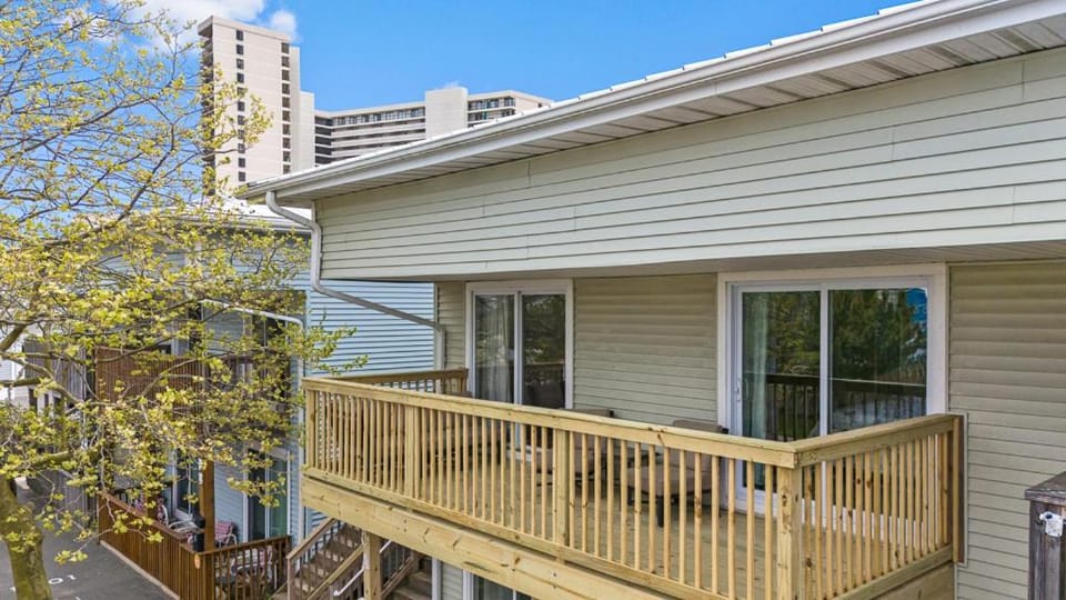 Fully Remodeled 3-Bedroom, 2-Bathroom Retreat Steps from the Beach with Lagoon Views House in Ocean City