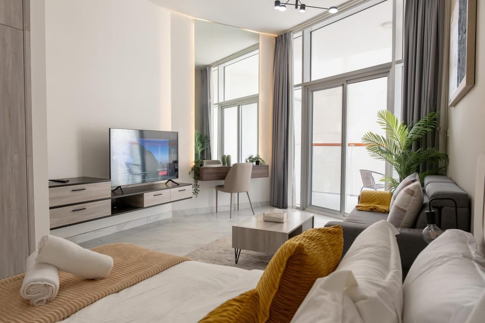 Bed, TV and multimedia, Living room