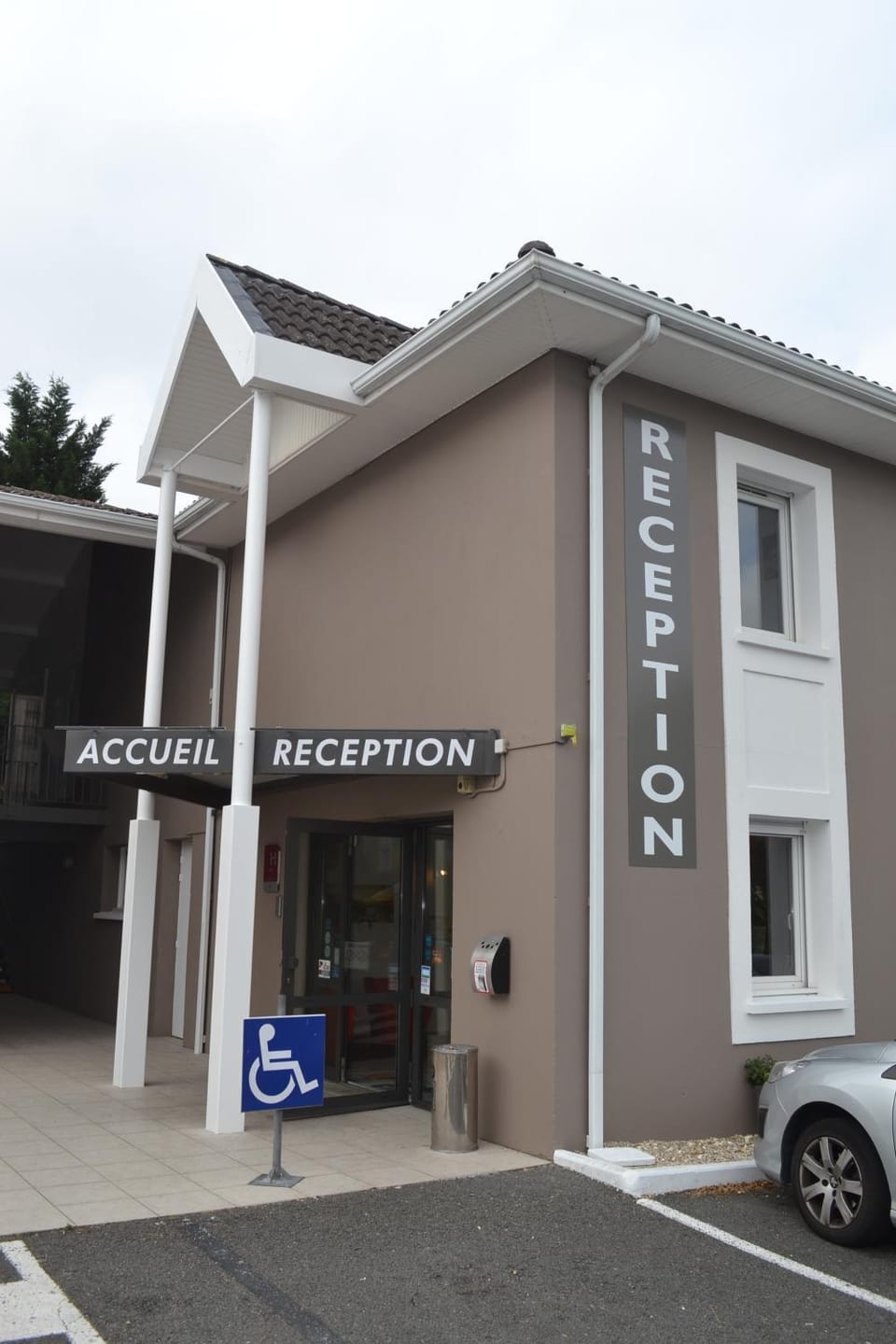 Facade/entrance