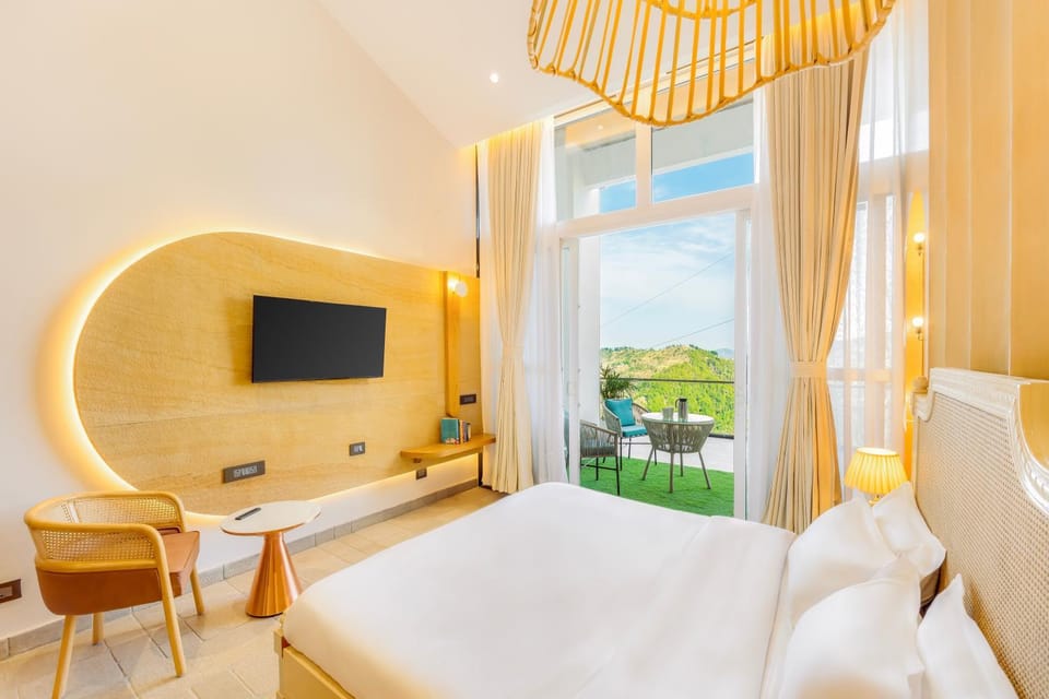 Photo of the whole room, Seating area, Bedroom