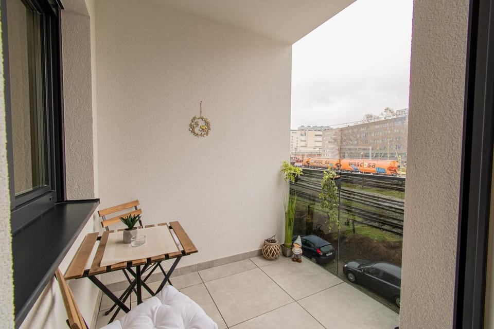 Patio, Day, View (from property/room), Balcony/Terrace, Balcony/Terrace, Seating area, Location