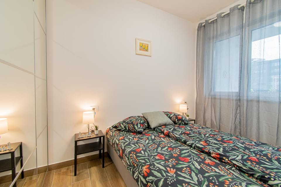 Bed, View (from property/room), Photo of the whole room, Bedroom, heating, wardrobe