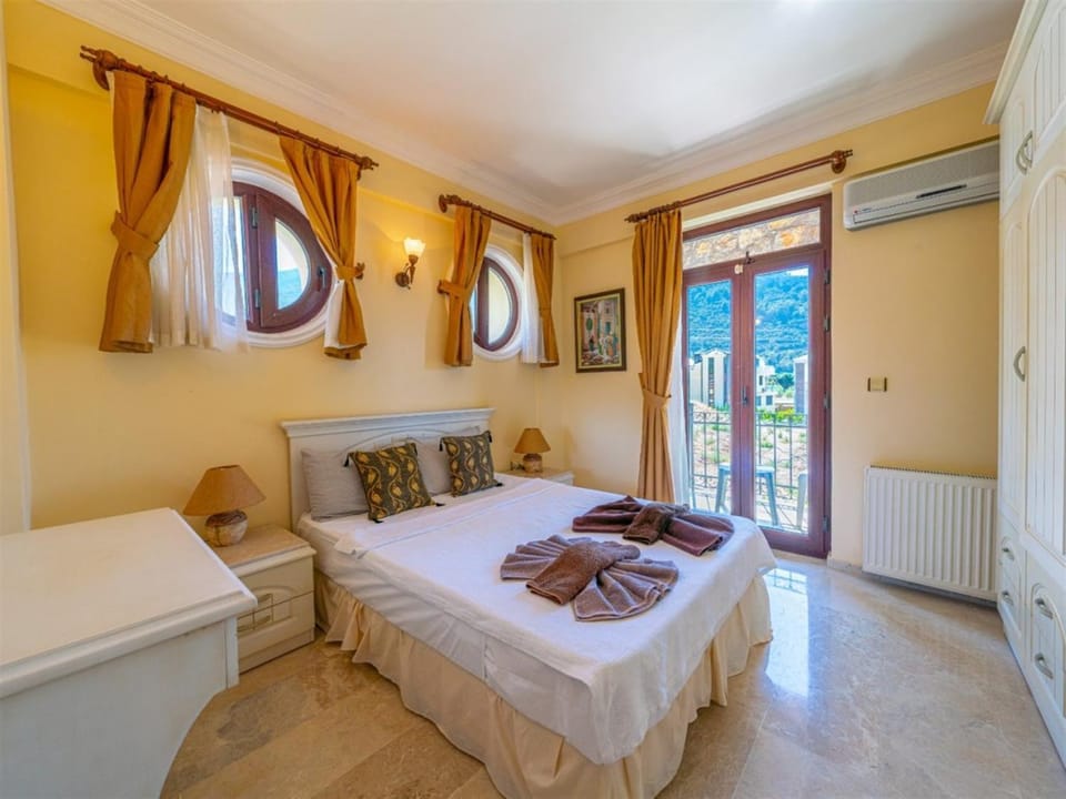 Bed, Photo of the whole room, Bedroom, internet, towels, wardrobe, air conditioner