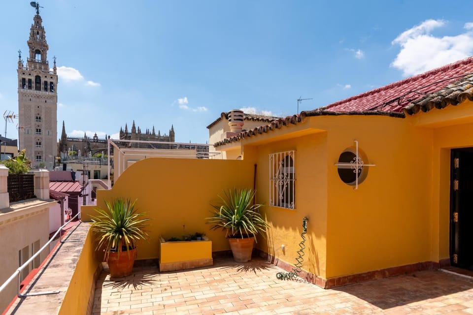 Property building, Day, Balcony/Terrace, City view, Landmark view, Location