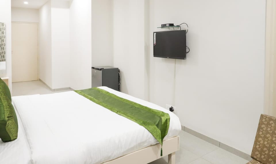 Bed, Photo of the whole room, Bedroom, air conditioner