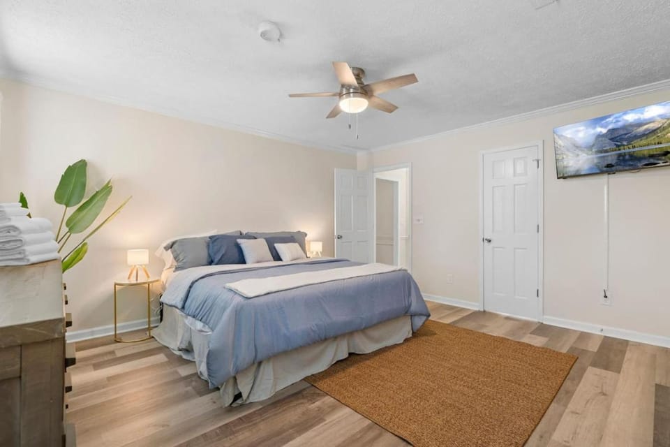 Cozy Cottage for 6 Pet Fenced House in Georgia