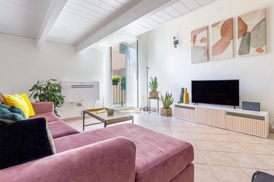Communal lounge/ TV room, TV and multimedia, Living room
