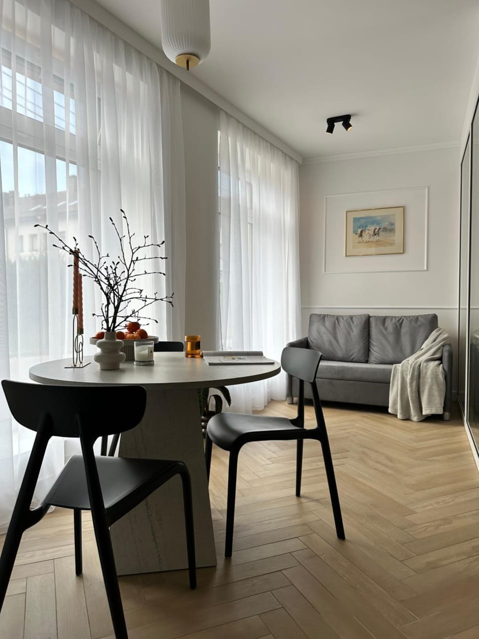 Living room, Seating area, Dining area