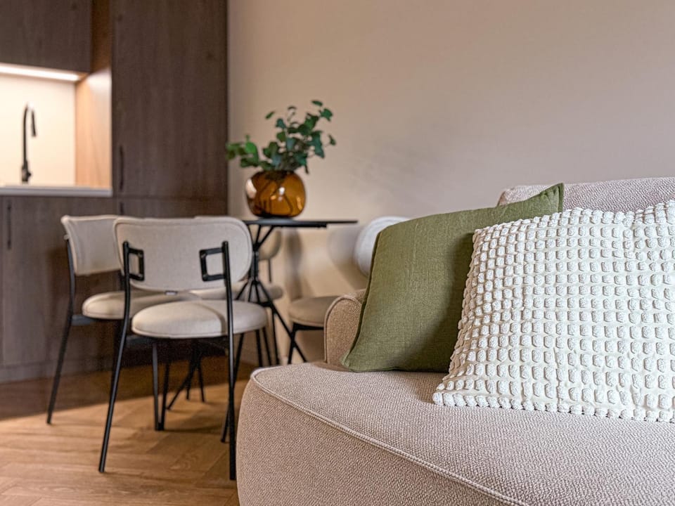 Living room, Photo of the whole room, Seating area, Dining area