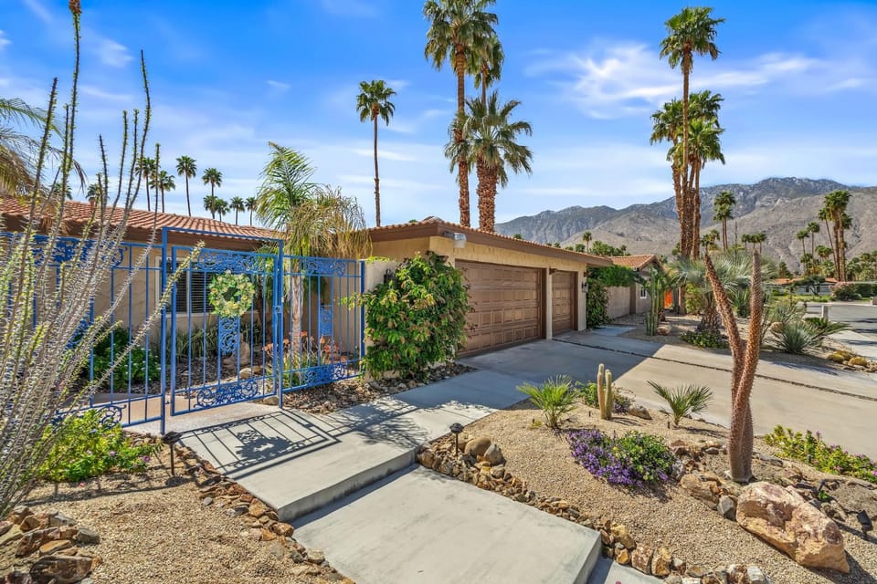 Azure Gate Retreat House in Palm Springs