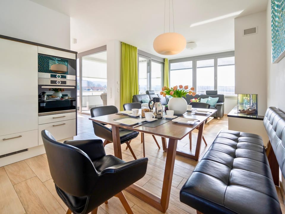 Kitchen or kitchenette, Seating area, Dining area, microwave, oven, stove