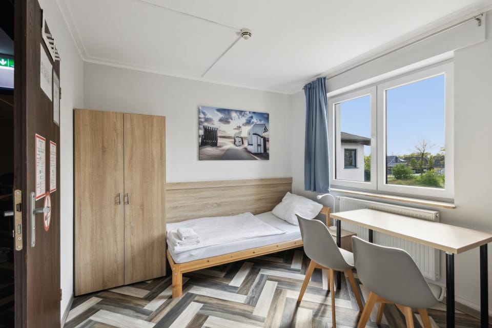 Bed, Photo of the whole room, Seating area, Bedroom, wardrobe