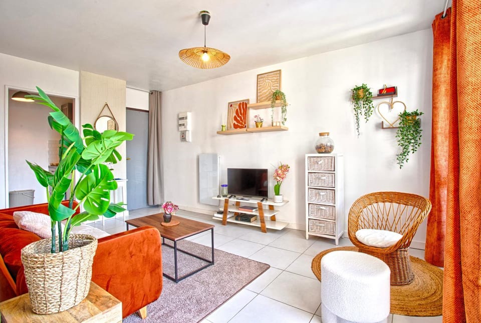 Communal lounge/ TV room, TV and multimedia, Living room