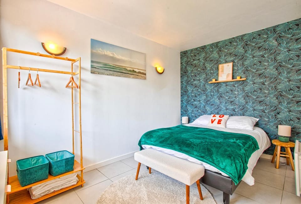 Bed, Bedroom