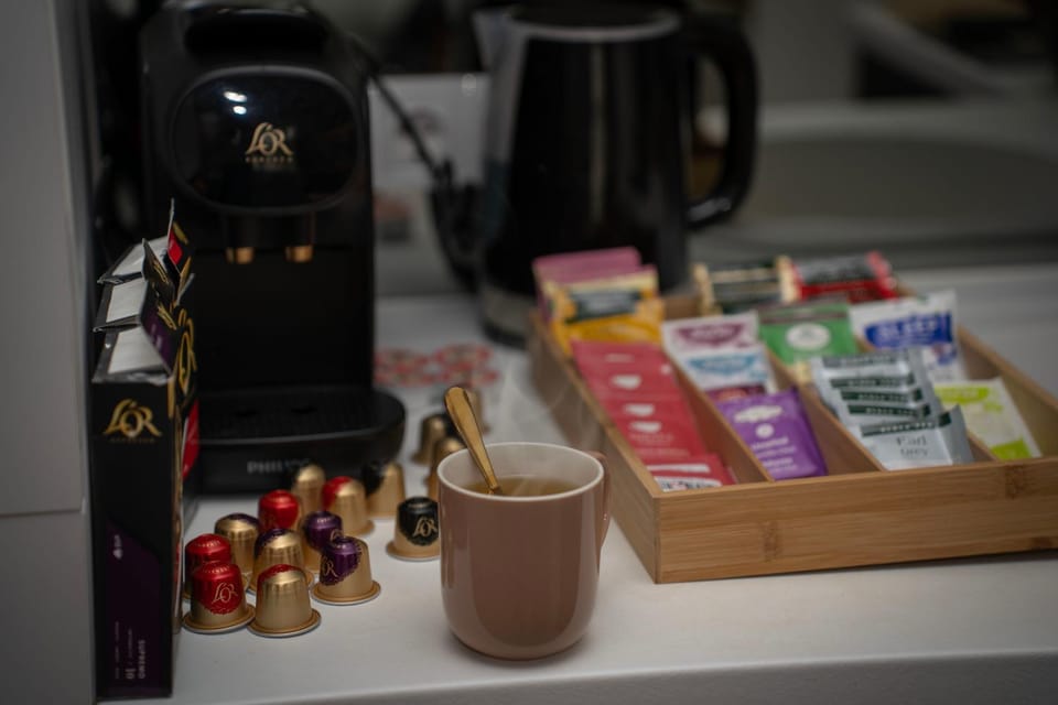 Coffee/tea facilities, Kitchen or kitchenette, Food and drinks, kitchen