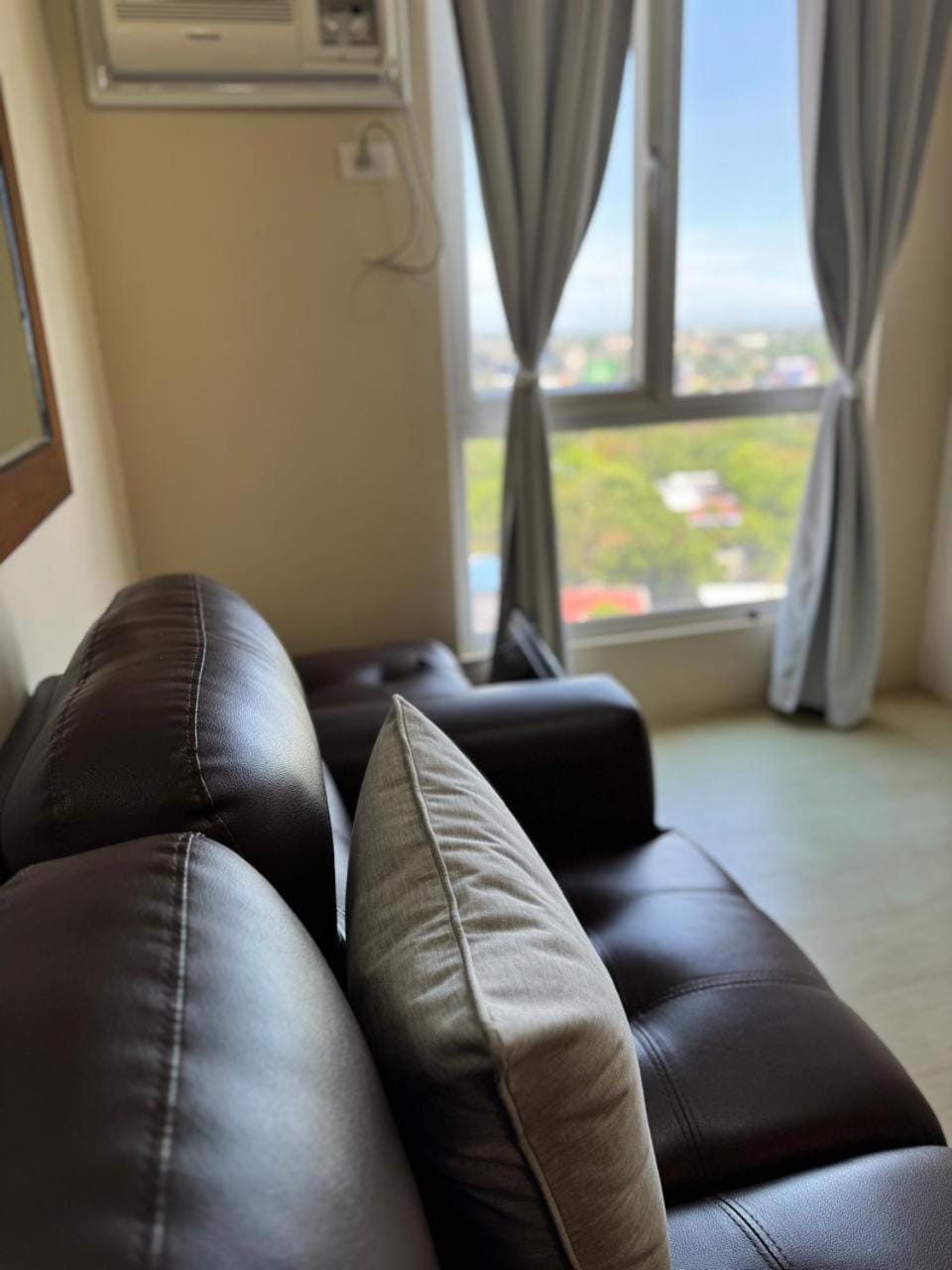 Living room, Seating area, air conditioner