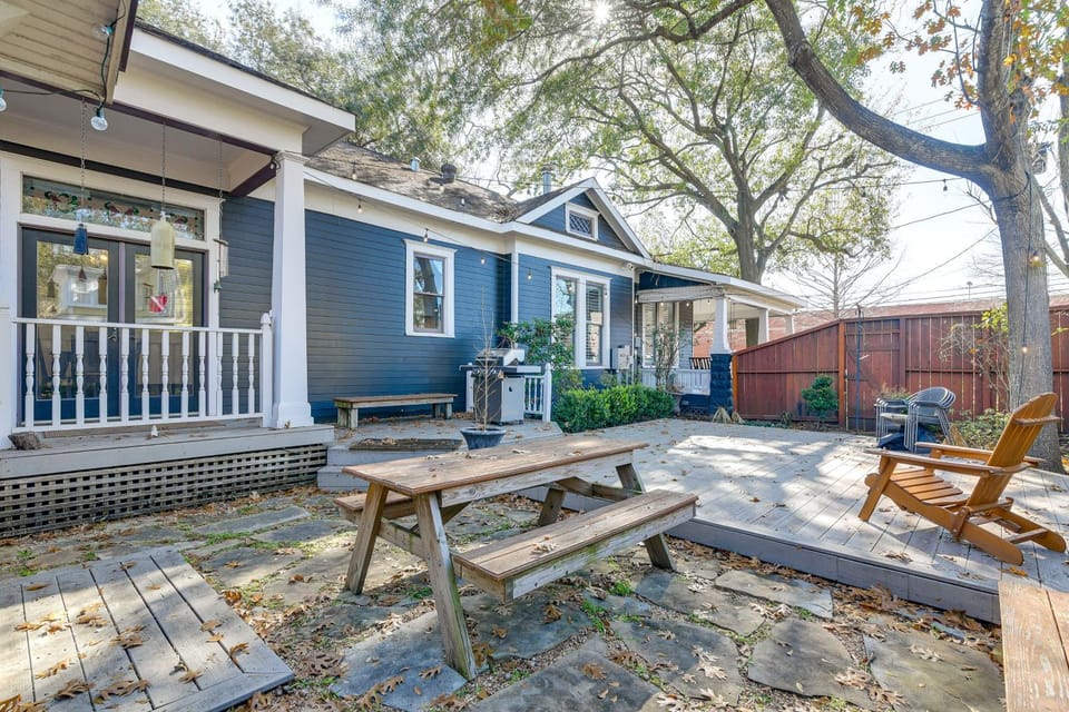 5 Mi to Dtwn Houston: Charming Gem w/ Patio & Yard House in Houston