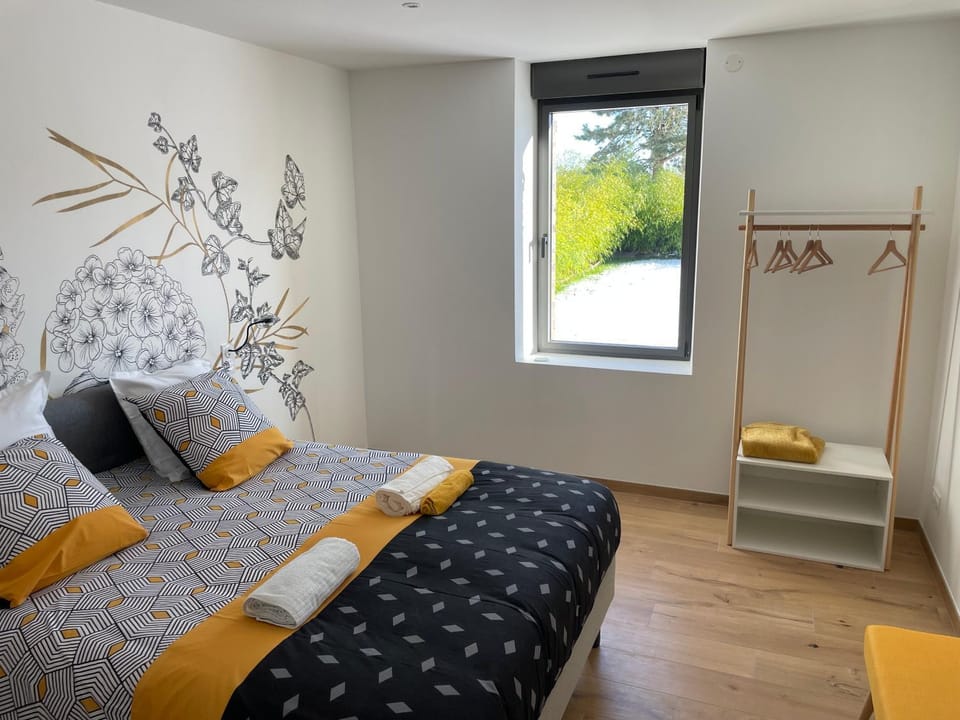 Bed, Photo of the whole room, Bedroom
