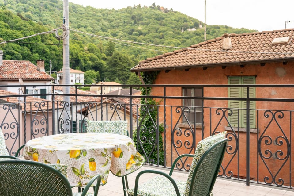 Patio, Natural landscape, View (from property/room), Balcony/Terrace, Dining area, Mountain view