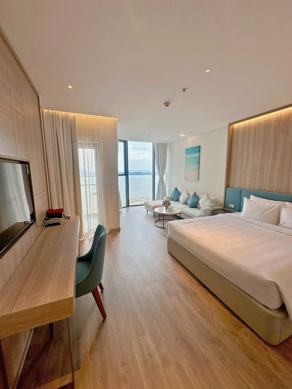 Photo of the whole room, Bedroom