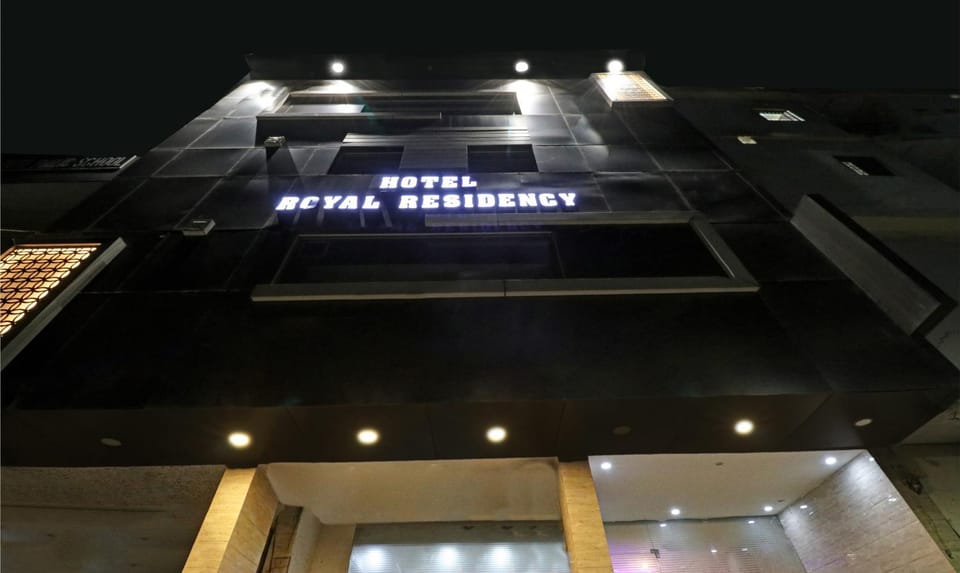 Property building, Facade/entrance, Night