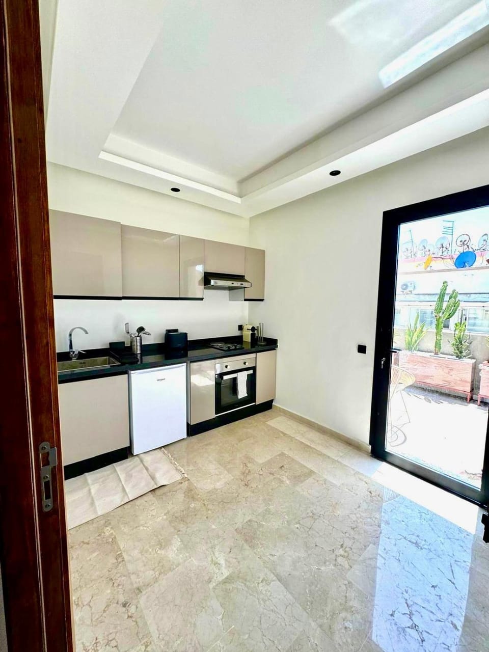 Maarif Picasso Studio & Private Terrace & Parking Apartment in Casablanca
