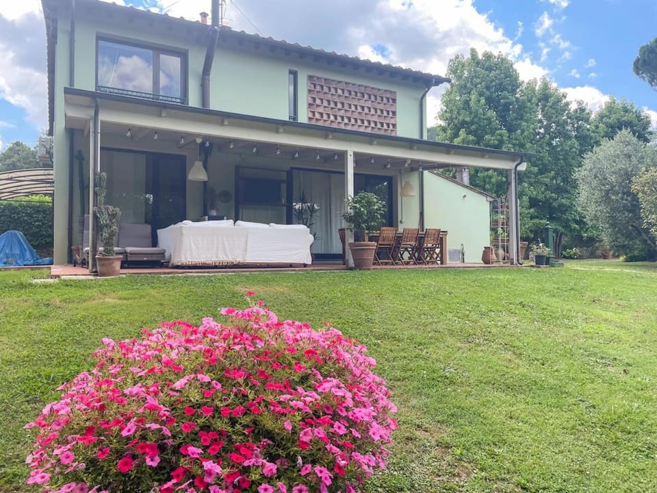 Property building, Patio, Garden