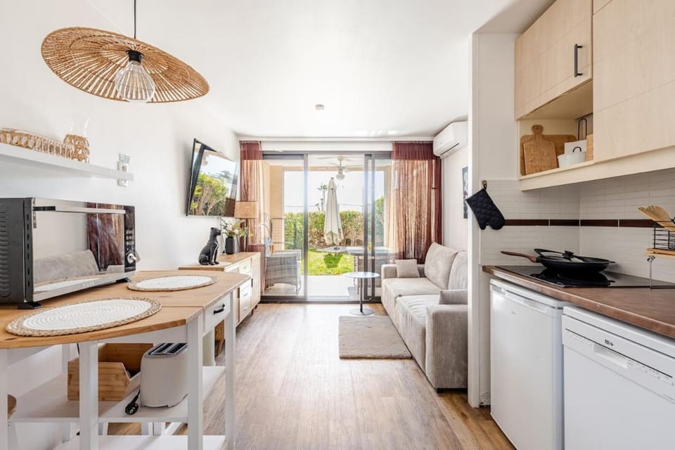 Apartment with Garden, Pool, Sea View and Parking Apartment in Cannes