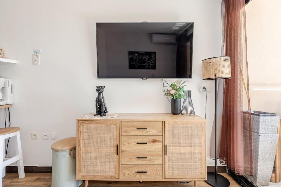 Apartment with Garden, Pool, Sea View and Parking Apartment in Cannes