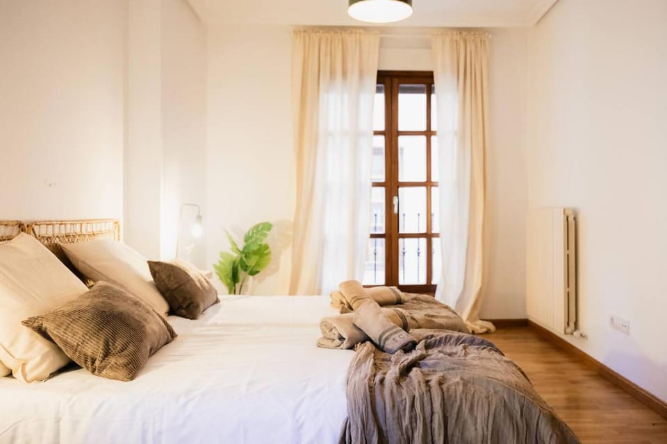 Casa Estébanes 2 BR Premium Familiar 7 Pax Apartment in Zaragoza