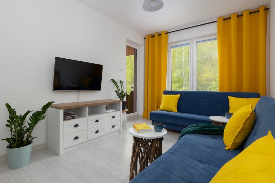 Communal lounge/ TV room, TV and multimedia, Living room, Seating area, Evening entertainment